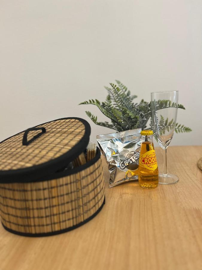Regina Milano Ai Navigli - Sky Tv, Wifi And Breakfast Box Διαμέρισμα Εξωτερικό φωτογραφία