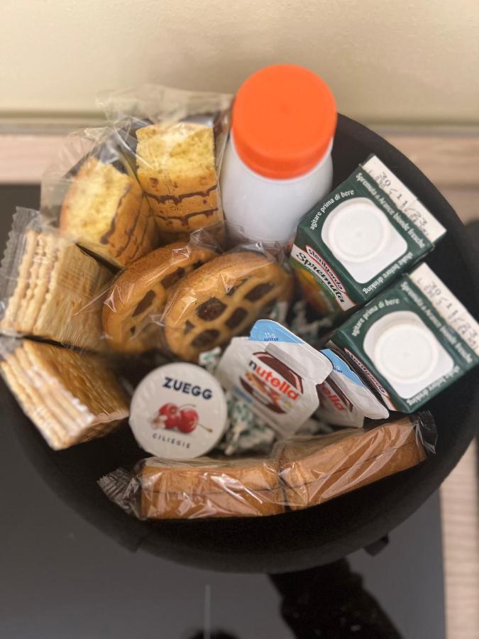 Regina Milano Ai Navigli - Sky Tv, Wifi And Breakfast Box Διαμέρισμα Εξωτερικό φωτογραφία